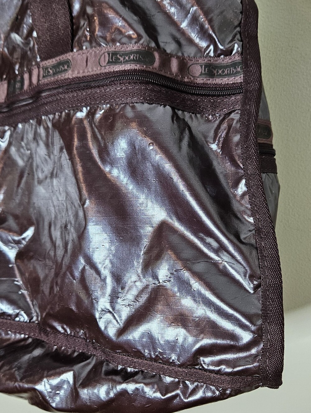 Lesportsac Weekender Duffel Bag Cherry Shine Ripstop Shoulder Strap - Picture 3 of 7